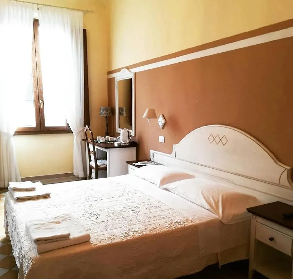 Guest House Domo Florenzia לינה וארוחת בוקר